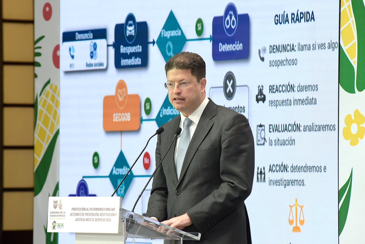 PabloVazC's tweet photo. Hoy acompañé a la jefa de Gobierno, @ClaraBrugadaM, en la presentación de las Acciones de Prevención, Restitución y Justicia ante el Despojo 2026, una estrategia para proteger el patrimonio y garantizar los derechos de las y los habitantes de la #CDMX.

Con el Protocolo de Atención de esta estrategia, toda denuncia por un posible despojo o invasión será atendida de manera coordinada por las autoridades, bajo los ejes de reacción inmediata, evaluación especializada de la situación y acción eficaz y contundente.

Desde la @SSC_CDMX trabajaremos junto con las demás instituciones del Gabinete contra el Despojo del Gobierno de la Ciudad de México para prevenir, atender e investigar estos casos, con el objetivo de que no haya impunidad en este delito.