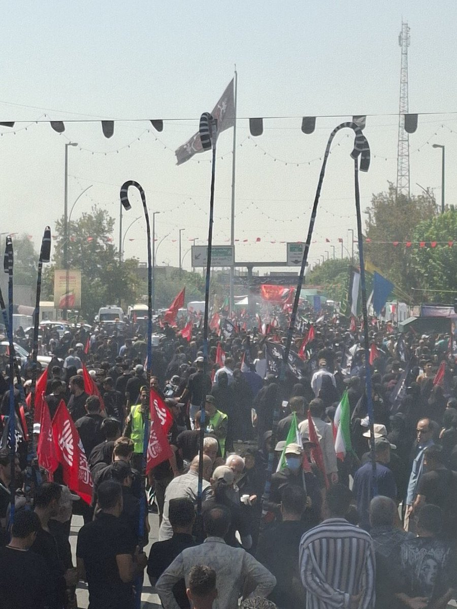 mahyaas_mo's tweet photo. دیروز، مسیرهای تهران شاهد مردمی بود که از ساعات ابتدایی صبح راه افتادند؛
بعضی با خانواده، بعضی تنها، اما همه با یک نیت مشترک؛
زنده نگه داشتن نام حسین(ع).

#جاماندگان_اربعین https://t.co/rG5FW4Gop0