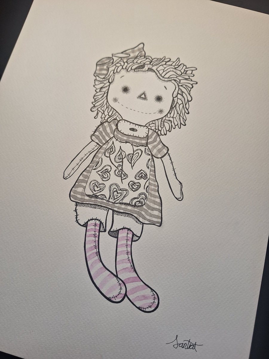 Vmonsart1's tweet photo. Ilustracion terminada de una de las Muñecas de apego!
Como me gusto todo el proceso de hacerlas, el boceto mientras tenia a la real enfrente, escuchando buena musica y al final pasar al entintado
#Arte #Art #Ilustracion #Artemexicano #Mexicanart #Muñecosdeapego https://t.co/O77WRhg6pR