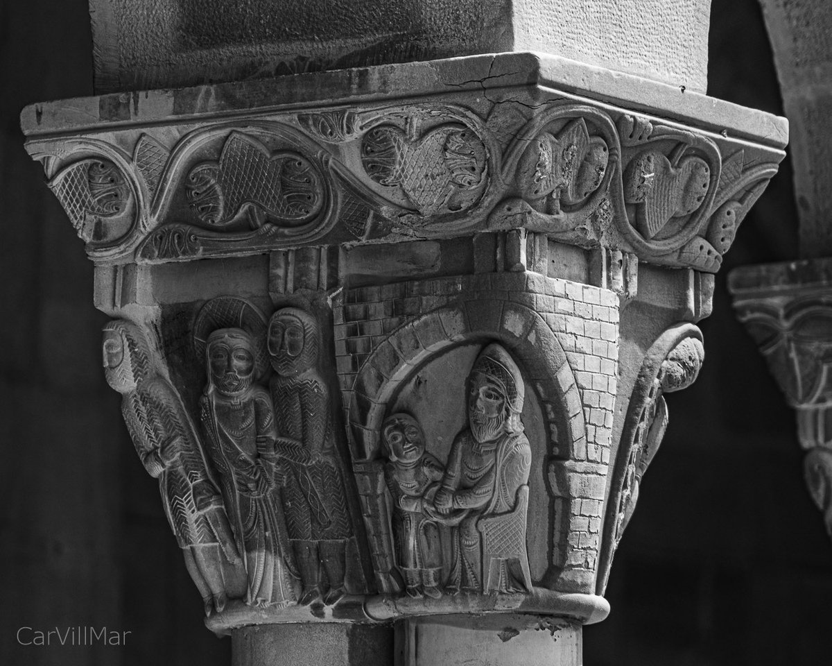 SofiCasCar's tweet photo. #aragon 
#huesca
Claustro #SanPedroelViejo #romanico
Al traspasar la puerta, nos encontramos con la belleza de los capiteles como un libro abierto donde las figuras humanas y bestias fantásticas narran gestos de fe o de lucha entre un bosque de vegetales. https://t.co/cD0xqn9jCU