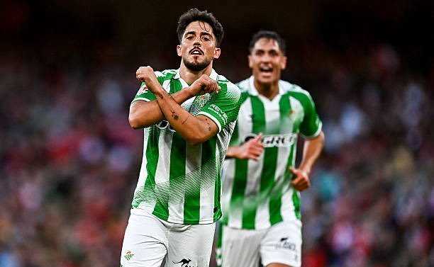 WestHamViews_'s tweet photo. What a man! @pablofornals ❤️⚒️ https://t.co/nFM94w8Zif