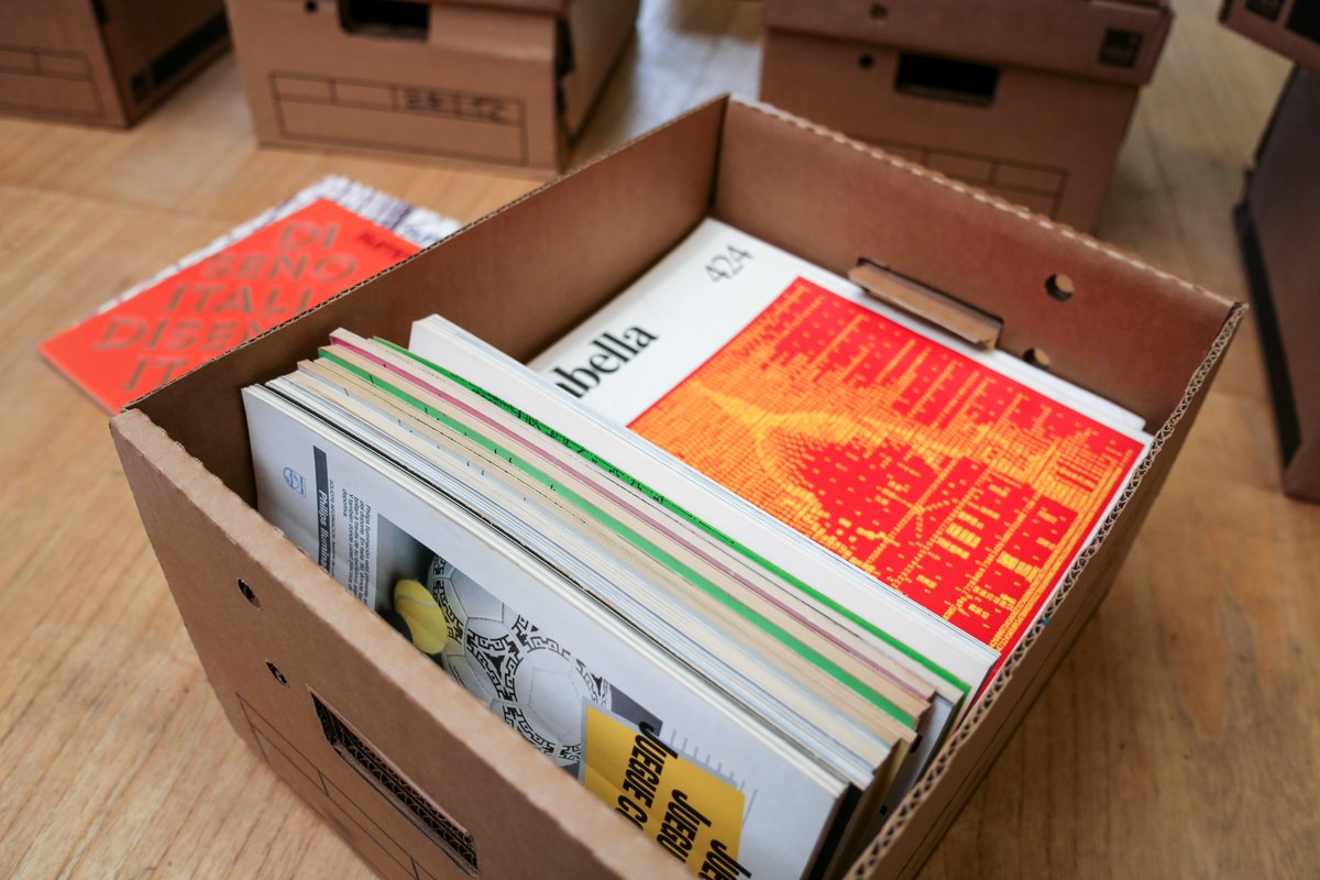 fundacionIDA's tweet photo. 📚 La biblioteca está compuesta por 3.708 ítems -libros, revistas, VHS, CDs, carpetas y folletos- que testimonian medio siglo de cultura visual y teórica. https://t.co/5zqzrRDVd0