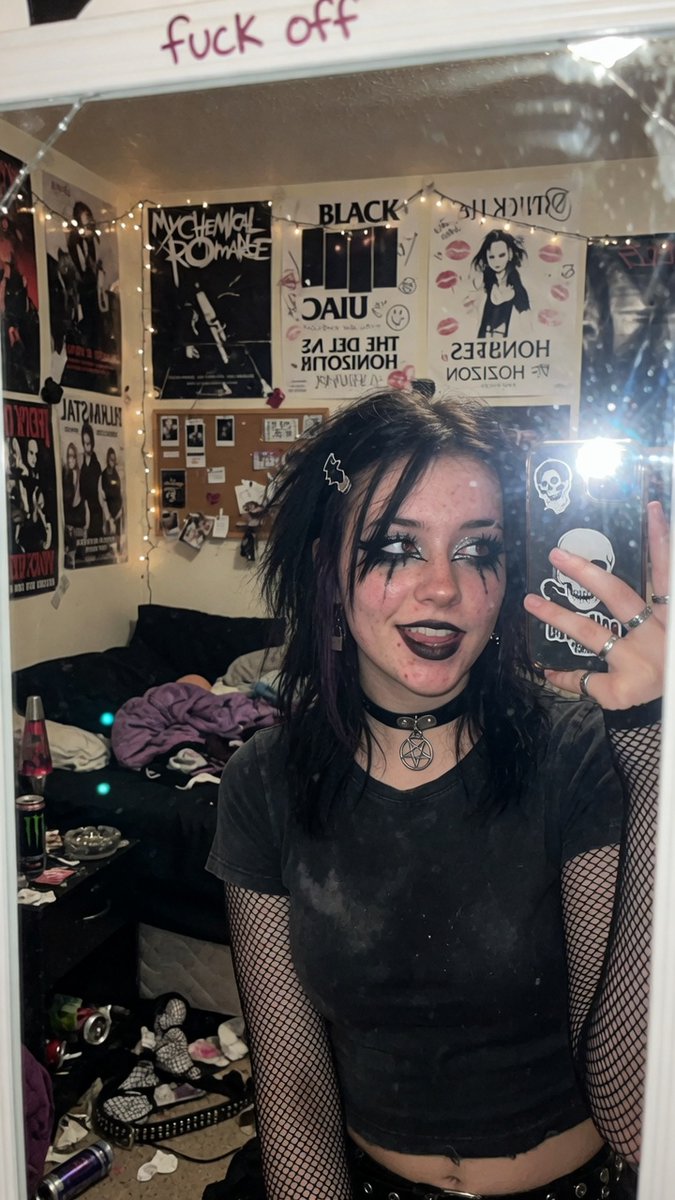 xgothbaddies's tweet photo. @AdeleGrddd I'm a mess rn https://t.co/SSwY1M31Ne