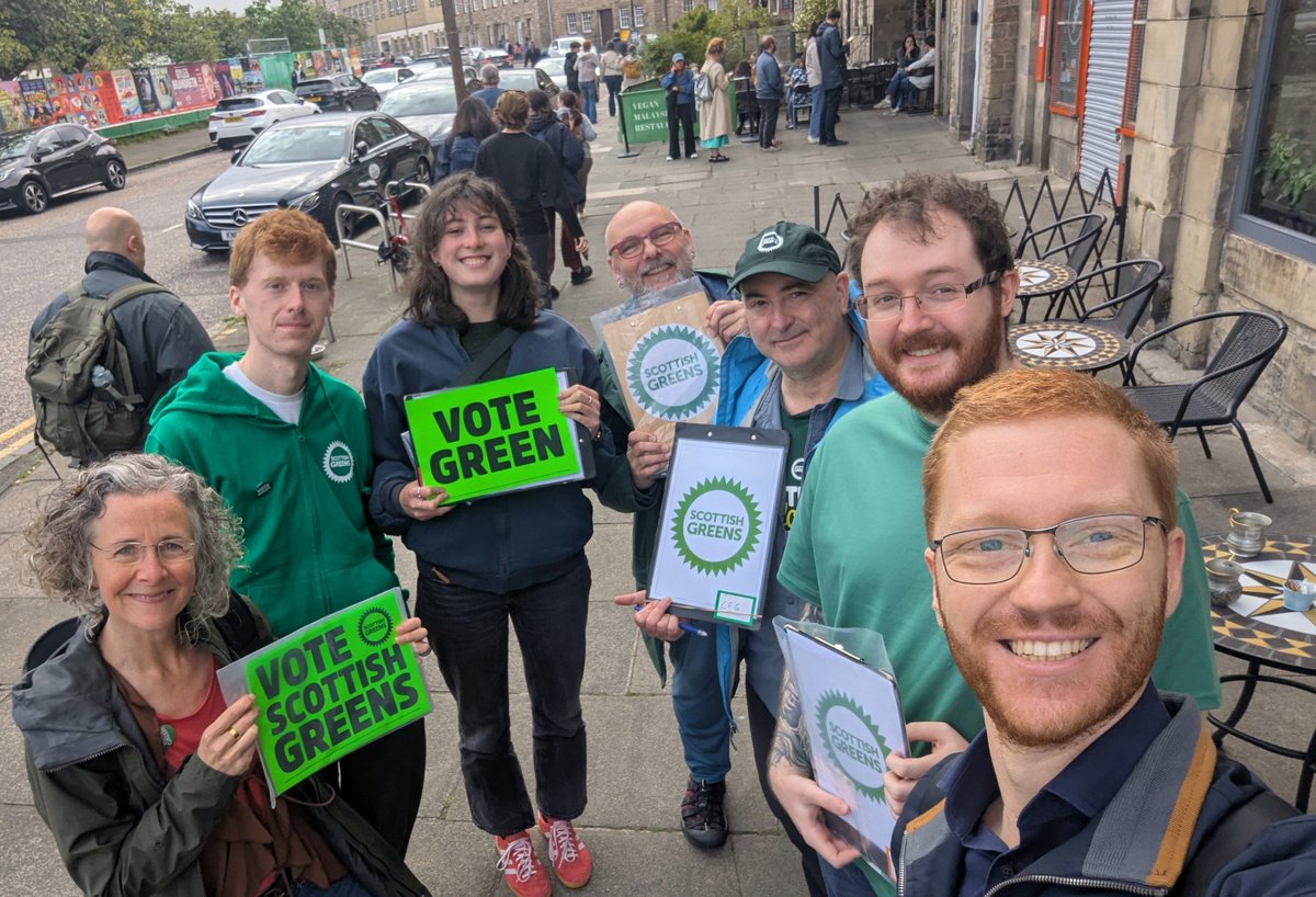 Ross_Greer's tweet photo. I was knocking on doors with Edinburgh Greens ahead of the Southside Newington by-election tonight and we had the best kind of problem - we'd given away all of our window posters by the third close! 💚

Vote Isabella Gastel Alejandre @scottishgreens #1 on 3rd September! 🗳️ https://t.co/4loe44EHpY
