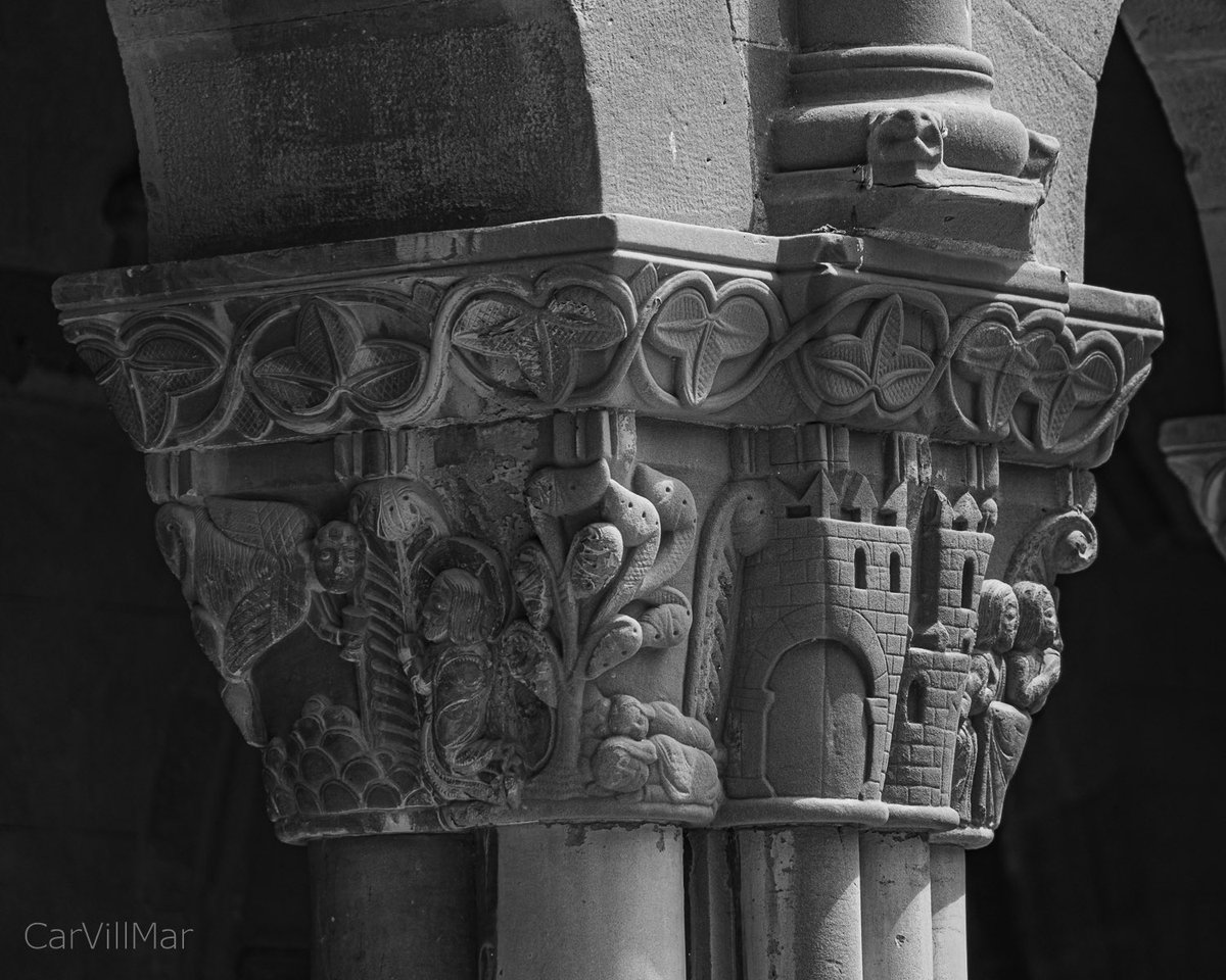 SofiCasCar's tweet photo. #aragon 
#huesca
Claustro #SanPedroelViejo #romanico
Al traspasar la puerta, nos encontramos con la belleza de los capiteles como un libro abierto donde las figuras humanas y bestias fantásticas narran gestos de fe o de lucha entre un bosque de vegetales. https://t.co/ZTLHtSVTqT