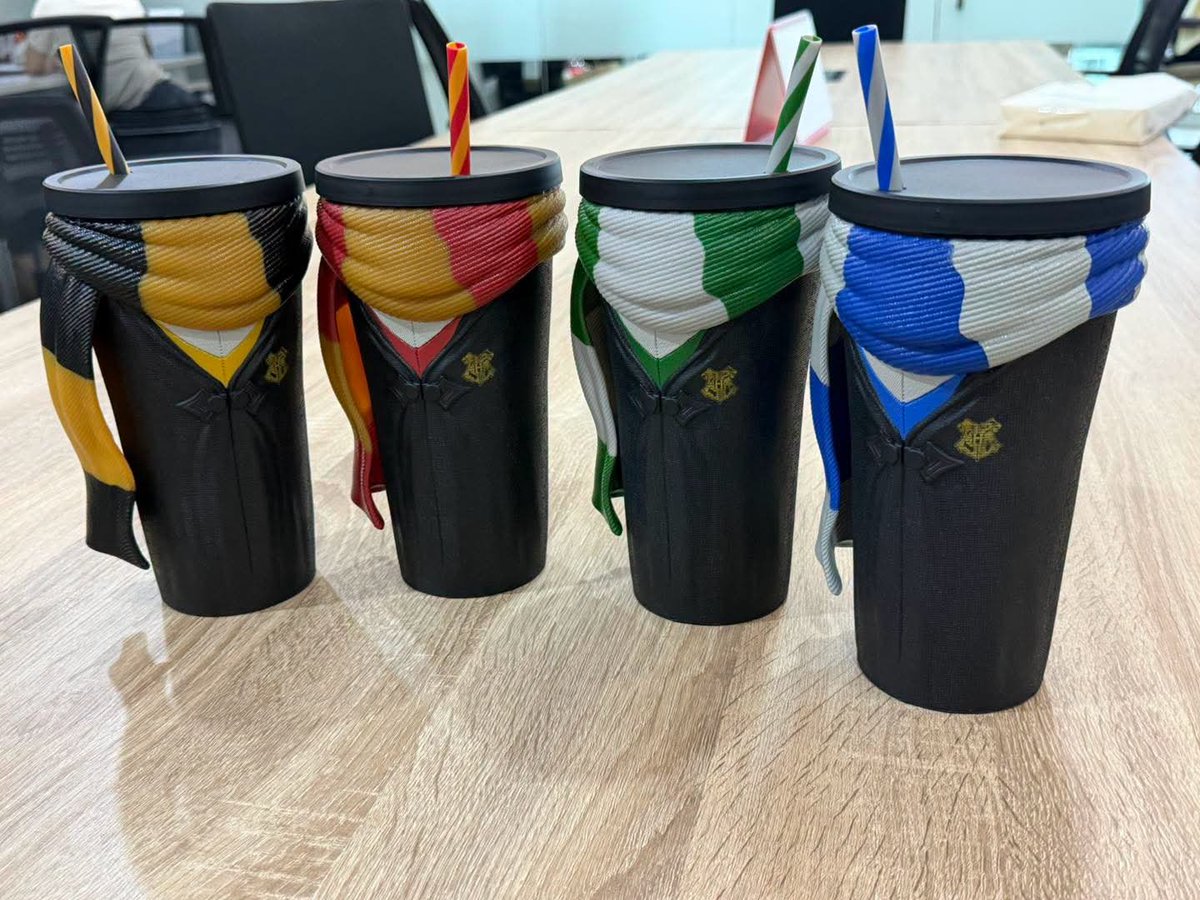 vasosdecineyco1's tweet photo. Esta es la palomera y los vasos coleccionables del 25 aniversario de harrypotter que vendera cinépolis
#harrypotter #popcornbucket https://t.co/3tQspLyYQp