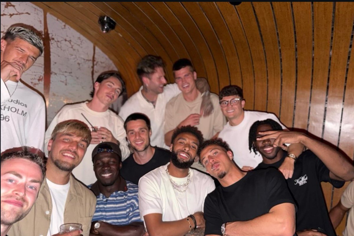 LeedsARG_'s tweet photo. Familia 🫶 https://t.co/henqVwylWV