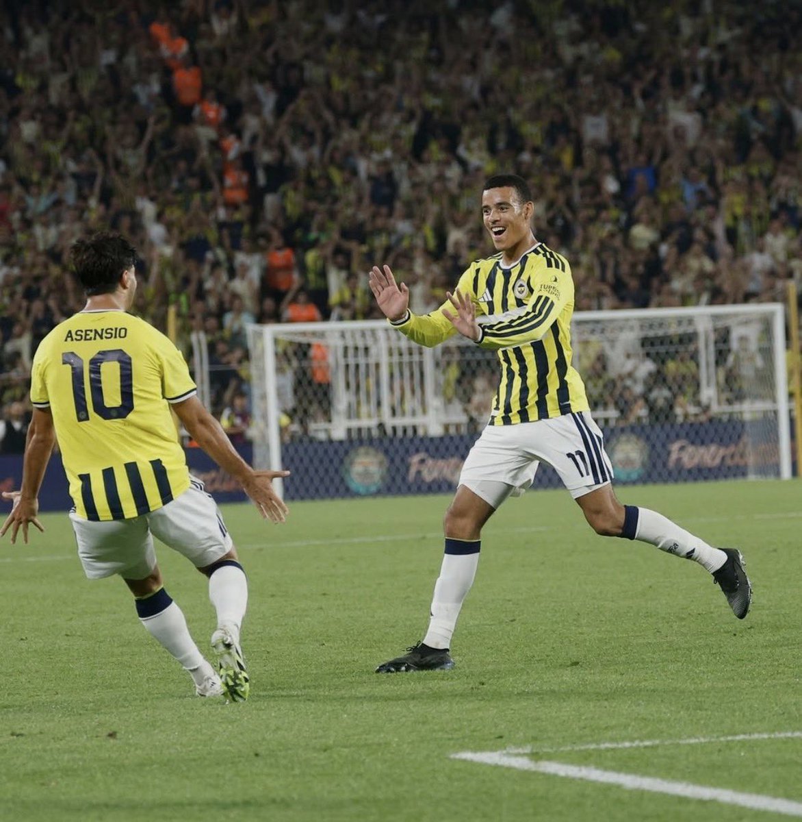eyupozyasar's tweet photo. 10 numara bu kadar mı yakışırrr???? 
💙💛💙💛💙💛💙💛💙💛💙💛 https://t.co/lUBza9gMed