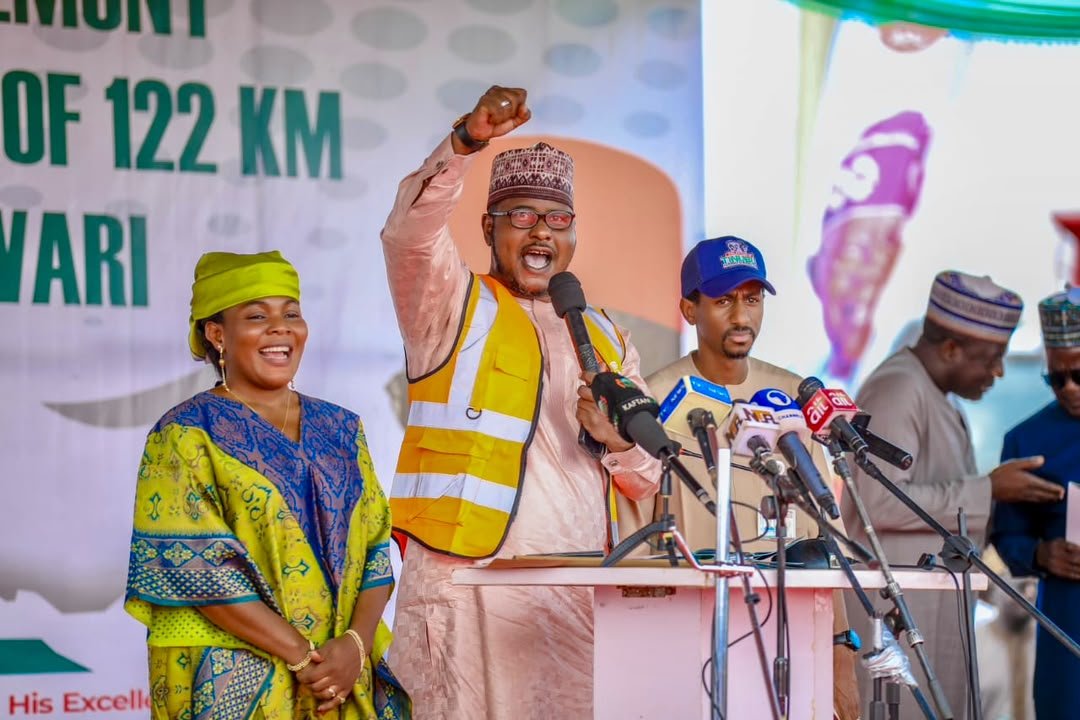 abba182012's tweet photo. BREAKING 

Tinubu Fulfills Promise As FG Flags Off 122KM Kaduna –Birnin Gwari Road To Boost Security, Food Security 

By Tinubu Reporters | Abuja 

Senior Special Assistant to the President on Community Engagement, North West, Abdullahi Tanko Yakasai, says President Bola Tinubu has fulfilled his campaign promise with the flag-off of the reconstruction of the 122-kilometre Kaduna–Mando���Birnin Gwari Road.

Yakasai disclosed this on Monday, August 4, 2026, during the groundbreaking ceremony led by the Minister of Works, Engr. David Umahi, CON, alongside members of the Presidential Community Engagement Team.

He said the road, abandoned for over three decades, connects Kaduna and Birnin Gwari to Mokwa in Niger State. Contractors have already mobilized to the site.

According to Yakasai, the project will reduce travel time from 7 hours to 2 hours and serve as a strategic corridor to boost commerce, agriculture, food security, and security in the region.

— Tinubu Reporters