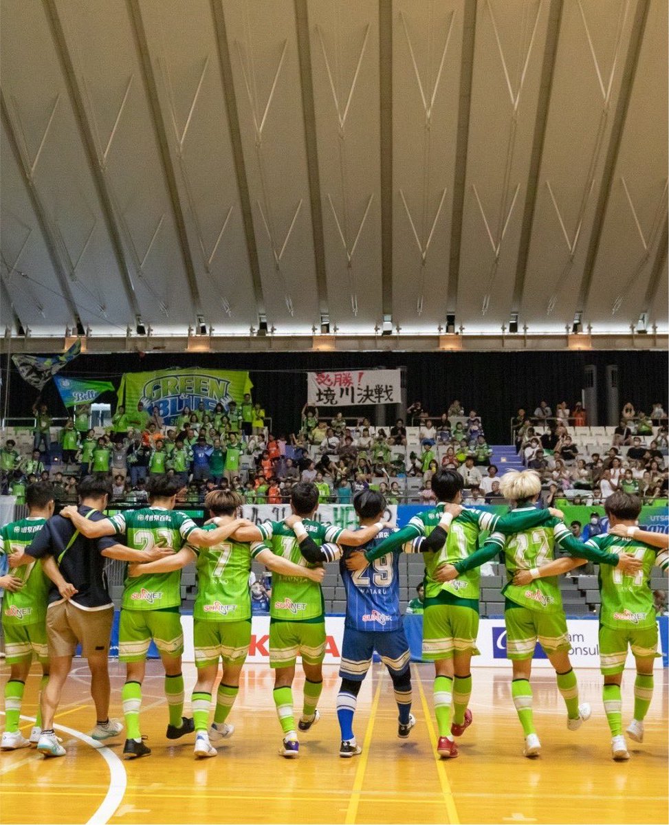 Taro_Yamakawa's tweet photo. 仲間たちがもがいて苦しんでる今。
一緒に戦うことができず、複雑な気持ちです。

ベルマーレフットサルは、死ぬまでマイクラブ。

離れても走り続ける。自分の力をためて、また全力で緑青と一緒に戦う日を目指していく。

みんながんばれ。乗り越えろ。

それぞれの信じるフットボールライフを。 https://t.co/EpPk3anomE
