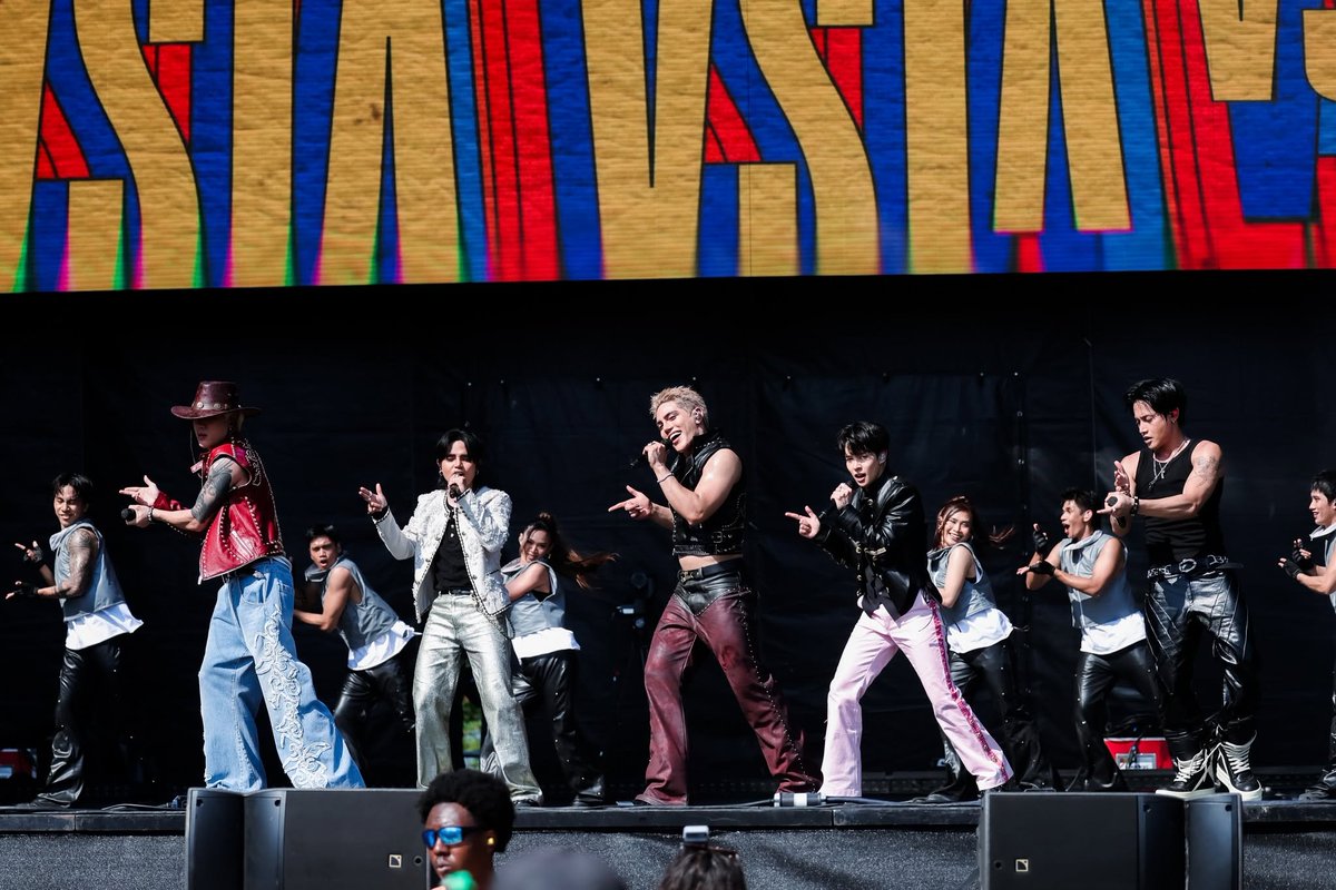 US_ATIN's tweet photo. SB19 was mentioned as one of the up-and-coming acts that rocked Lollapalooza on Fox 32 Chicago! 🤩
(Start watching around the 5:17 mark.)

https://t.co/rPNN2F0N6F 

@SB19Official #SB19 https://t.co/SuPGyoFCDm