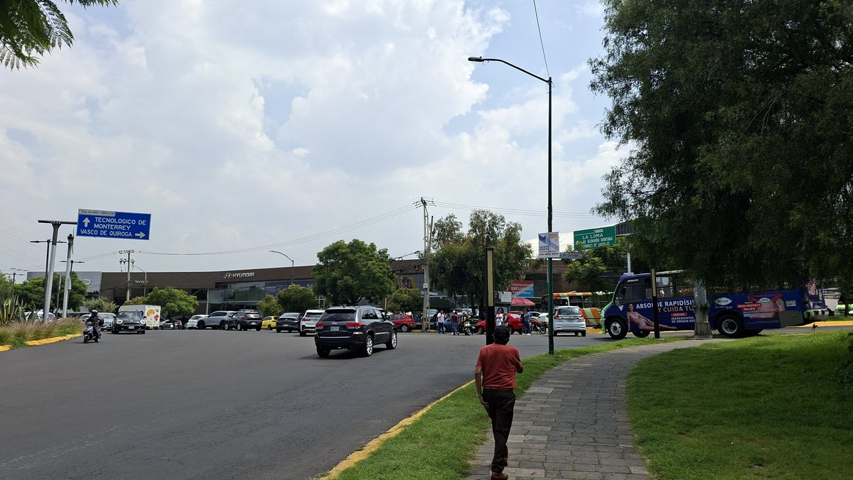 SaintCreed7's tweet photo. Esta cerrada la glorieta de Santa Fe en todas sus salidas, no se puede subir, ni bajar. #santafe @c4jimenez @isidrocorro @adnnoticiasmx https://t.co/MifWjCRzFw