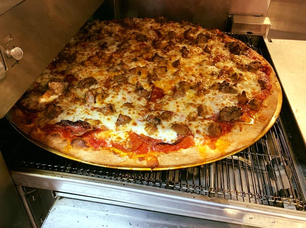 Extreme_Pizza's tweet photo. Meat lovers 🥰 Extreme Pizza! 🍕 #ExtremePizza #pizza #pov #pizzadelivery #foodie https://t.co/FPMiXtj1wu