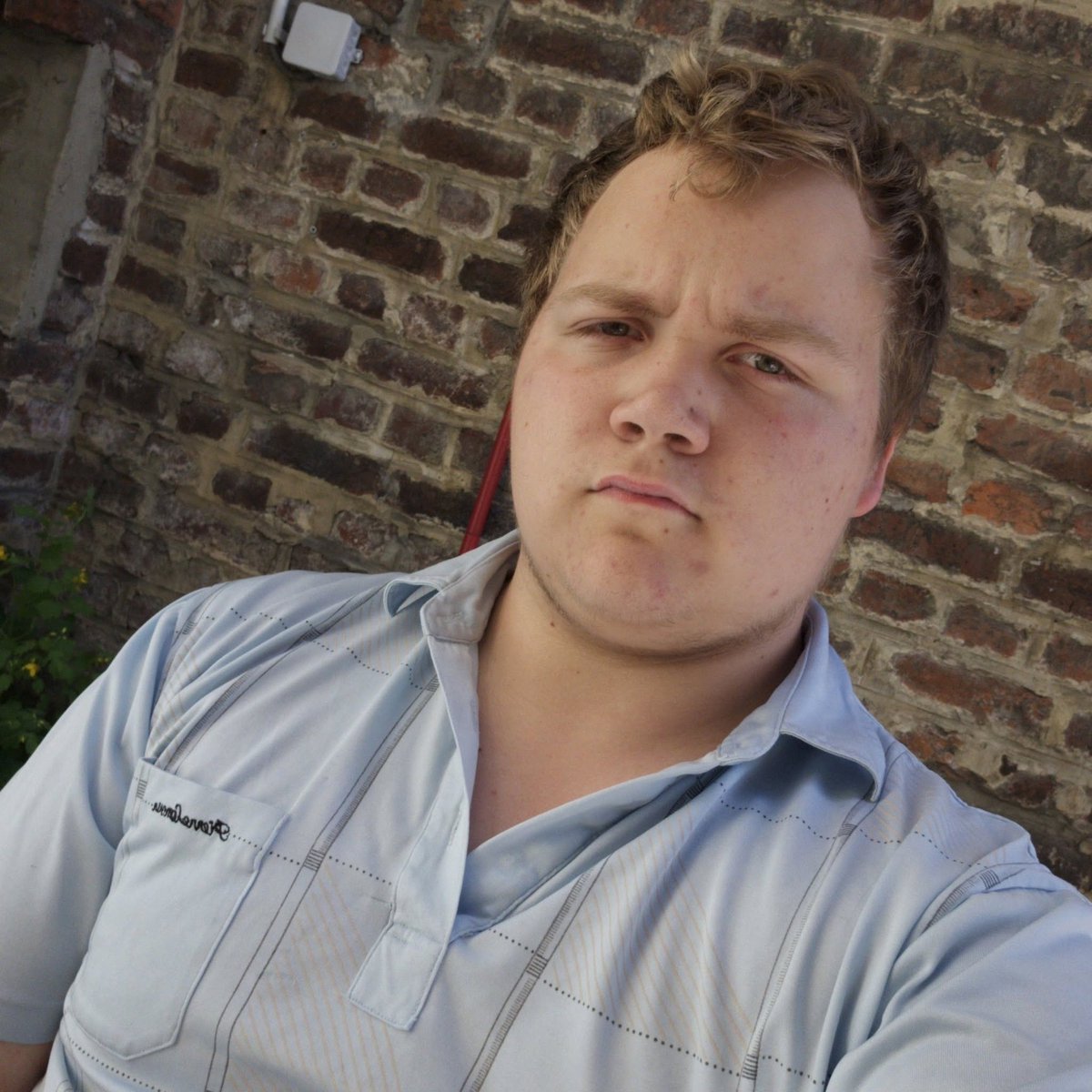 SimonTheodzr's tweet photo. Il se la tue violemment sur son zamsung Mathias https://t.co/P65oAqpf3e