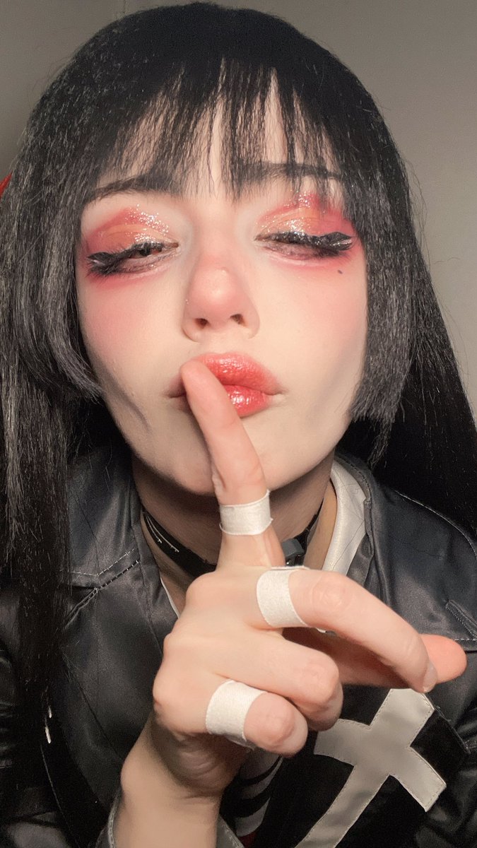 reiinacos's tweet photo. I love doing dumb photos.. here’s some as Chisa https://t.co/0lHKaSDpIx