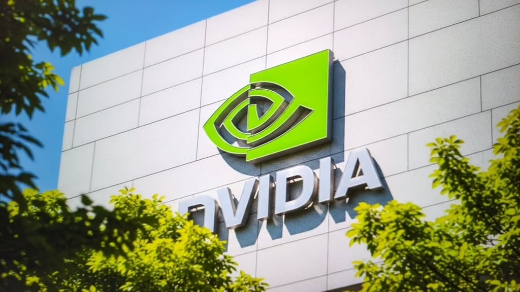 us_swing14382's tweet photo. 🌍 الذكاء الاصطناعي السيادي يعزز هيمنة $NVDA

الدول التي تسعى لتقليل اعتمادها على الذكاء الاصطناعي الأمريكي تقوم حاليًا بشراء البنية التحتية نفسها التي تقودها $Nvidia

وفقًا لـ Counterpoint Research:
• نحو 92% من نماذج الذكاء الاصطناعي السيادية تعتمد على شرائح $NVDA
• الدراسة شملت أكثر من 80 دولة خارج الولايات المتحدة والصين.
• حوالي 55 دولة طورت نماذج لغوية كبيرة محلية.

لكن “محلي” لا يعني بالضرورة “مستقل”، فبينما تتحكم الدول في مكان تشغيل النماذج وتخزين البيانات، تبقى البنية التحتية الحسابية معتمدة بشكل كبير على $Nvidia بفضل قوة شرائحها ونظام CUDA.

💰 تستمر $Nvidia في توقيع شراكات بمليارات الدولارات حول العالم، مع توسع الطلب من وحدات المعالجة إلى الذاكرة والشبكات والطاقة والتبريد.

أما $AMD فتملك حصة أصغر تقدر بنحو 4% من بنية الذكاء الاصطناعي السيادي، لكنها تستفيد من رغبة الحكومات في تنويع الموردين.

📌 الموجة القادمة من استثمارات الذكاء الاصطناعي قد لا تقودها الشركات العملاقة فقط… بل الحكومات أيضًا، وحتى الآن المستفيد الأكبر هو $NVDA

#NVDA #AMD #AI #ArtificialIntelligence #Semiconductors #الأسهم_الأمريكية #السوق_الأمريكي #NASDAQ