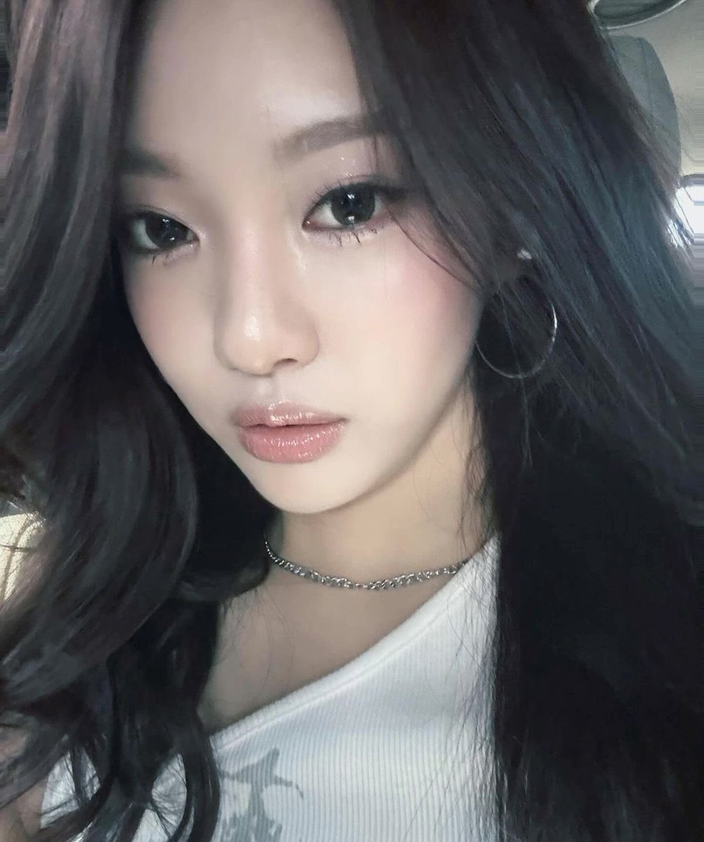 aefloryo's tweet photo. these makeup styles on ningselle holy https://t.co/UVIUZOSkyS