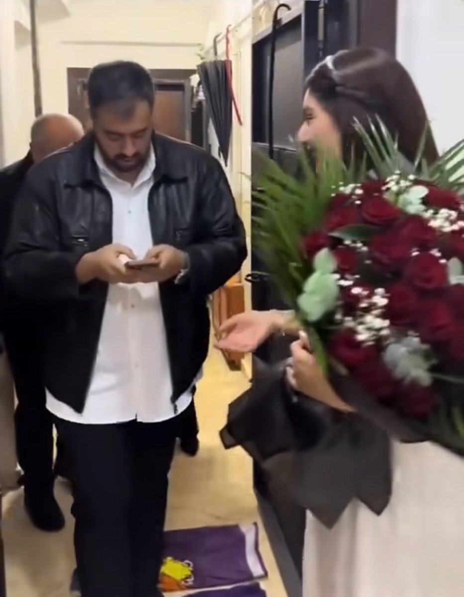 hearmetonightt's tweet photo. Twitter ekran süresi şuraya doğru gidiyo https://t.co/N9yKn1o0c8