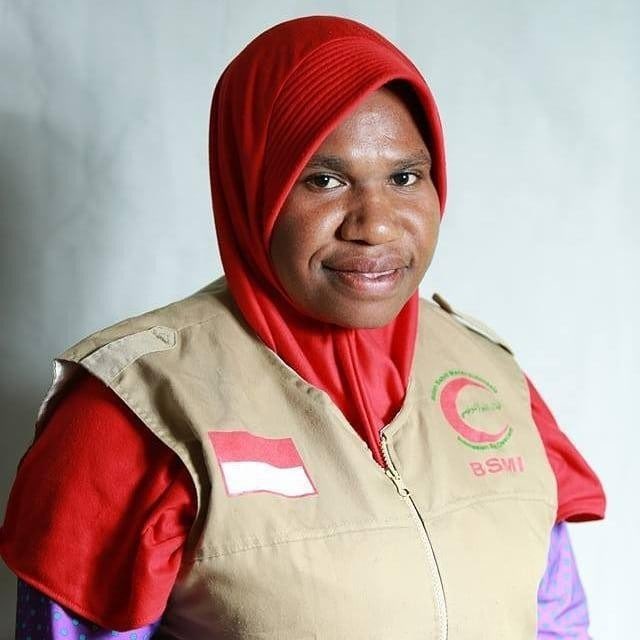 JMNewsNetwork_'s tweet photo. A woman who selflessly taught villagers how to read the Qur’an without any charge blessed with a free Umrah pilgrimage. https://t.co/oUMHdXKFe0