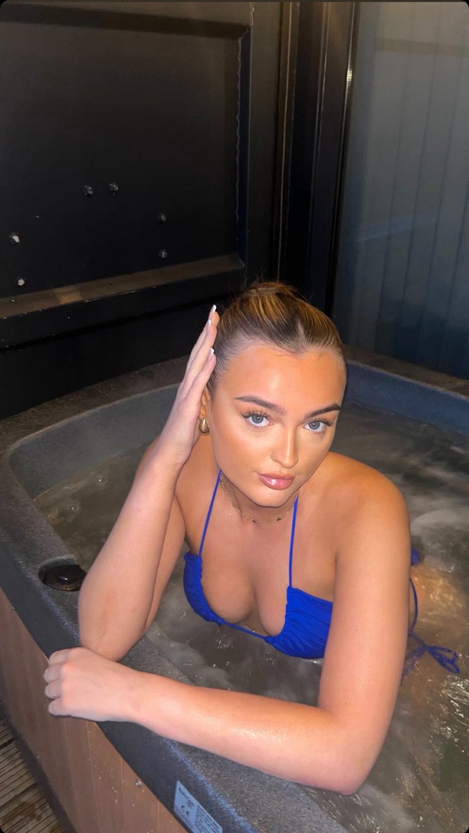 Br_itney1's tweet photo. Would you join me in the hot tub? https://t.co/sXvPxSKkvk