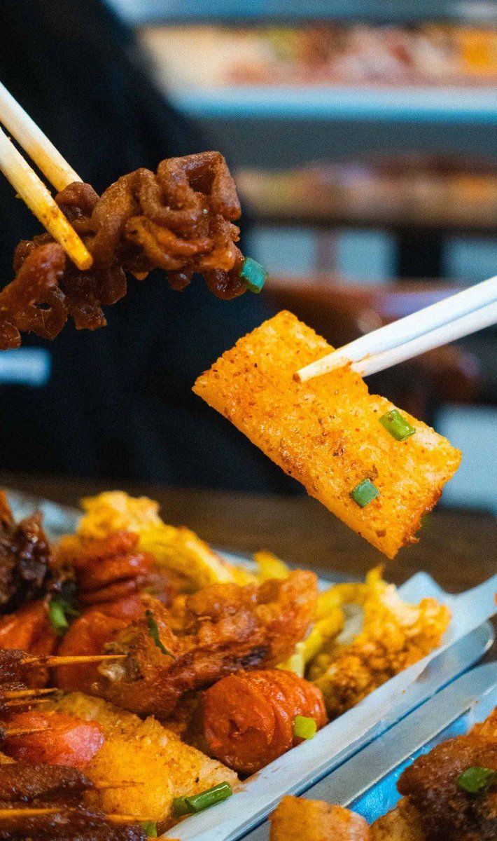 RAMMOHA52561440's tweet photo. Late-night snack run hit different with these crispy Jianbing from the street stall—flaky, savory, and perfectly satisfying. https://t.co/mXYPLi6jSU