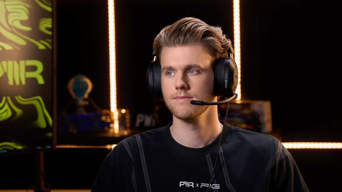 RIGGaming's tweet photo. 🎙️ 6mm broadcast-grade microphone
🔊 50 Hz – 15 kHz frequency response
🔇 Flip-to-mute

No excuses for bad comms. #R5MAX https://t.co/VGafLx6b40