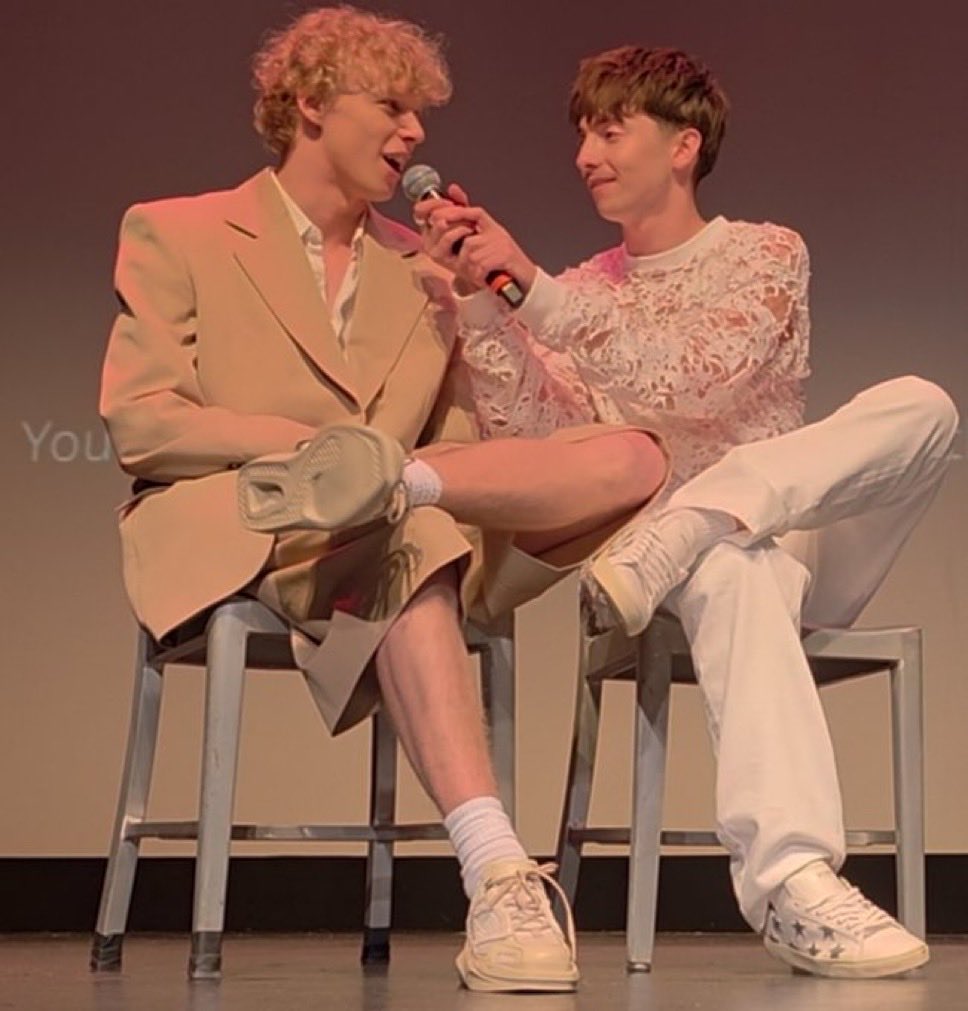theletter_aa's tweet photo. @theryanaim they’re just so buzzy🧘 https://t.co/k7hMi7Krxd