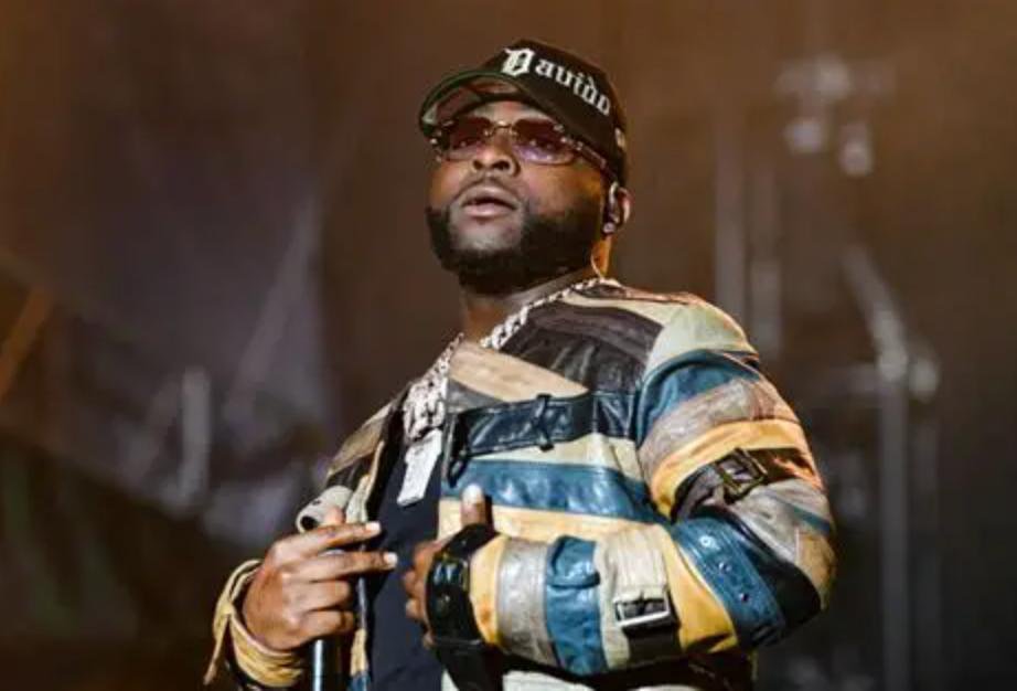 BP_G_'s tweet photo. Oriade creates the feeling that you're listening to something amazing. Songs like
On the road
Julie
Amazing grace
Yaya
Already Falling
Guide
All songs show different moods Davido balances emotional storytelling with beautiful artistic rhythms
#Davido https://t.co/hmZA9v0pQ2