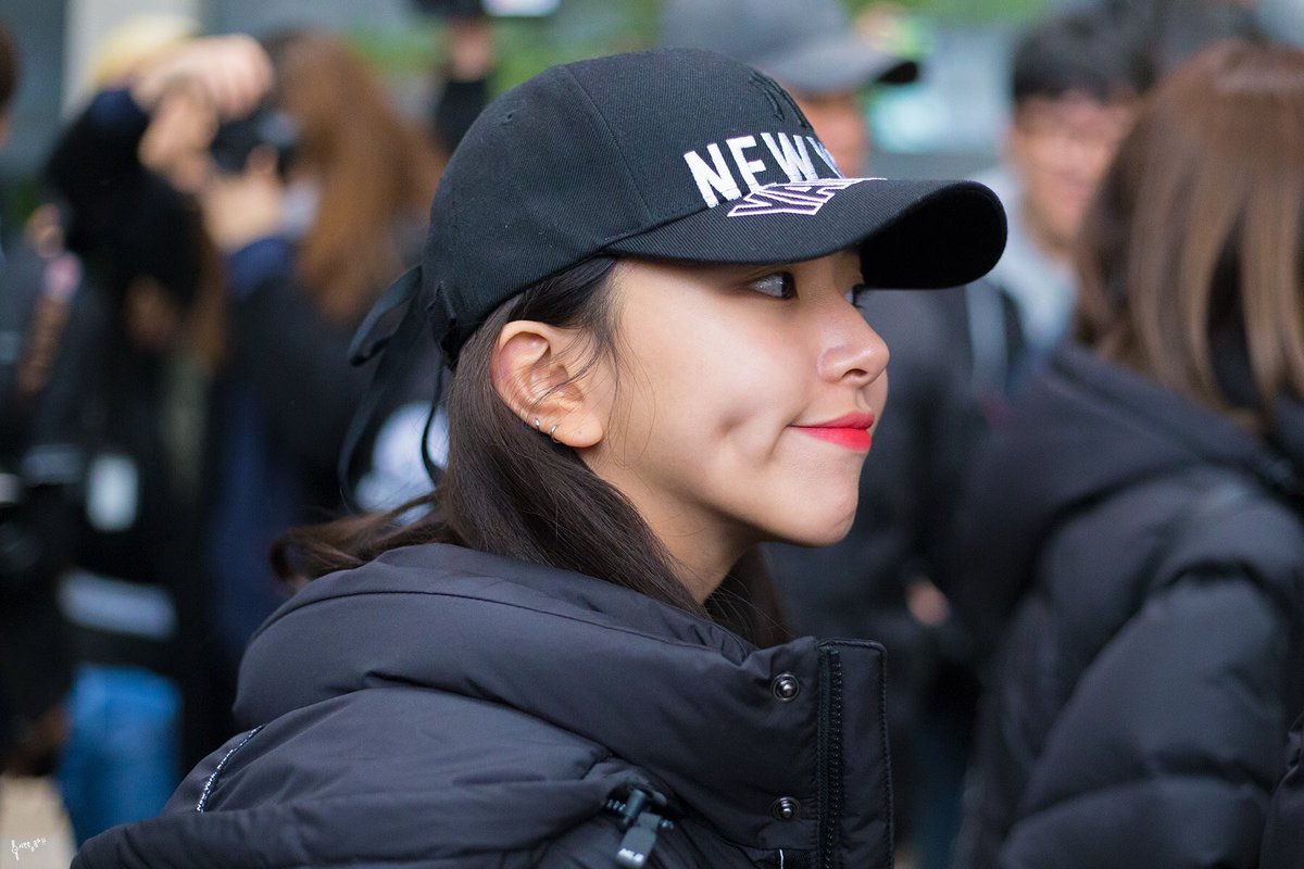 seyoungi234's tweet photo. whenever she smiles and shows off her dimple.. 🫠 https://t.co/EwmaCgCvuH