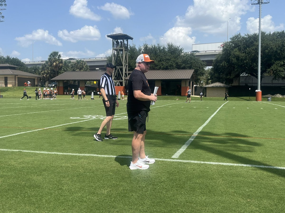 EvanVieth's tweet photo. First look at Mark Stoops in Texas colors

@InsideTexas https://t.co/DnwssRZiBp