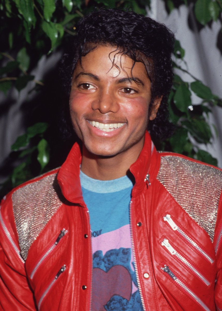 Rap's tweet photo. Michael Jackson’s 'Thriller' is set to surpass 2 BILLION Spotify streams in 2026 within the next week‼️

The album has earned 1.94B streams this year and is currently averaging over 9M daily 📈 https://t.co/pVznwpWjdQ