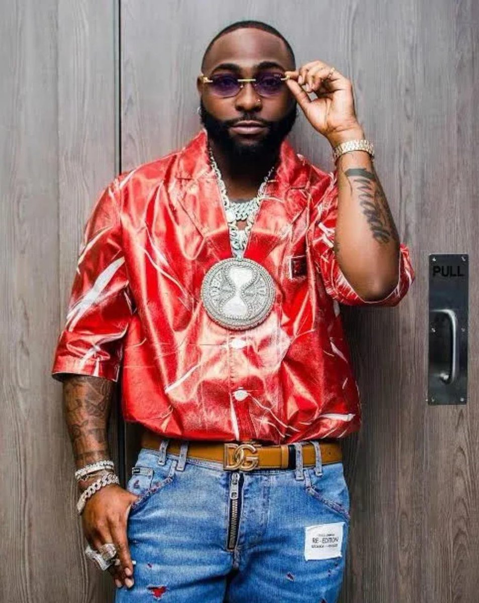 Justfine45pq's tweet photo. why does julie sound better every single time i play it like genuinely how, i've had it on repeat since it dropped and i keep hearing something new in the beat i didn't catch before #Davido https://t.co/IjV5SW4YIw