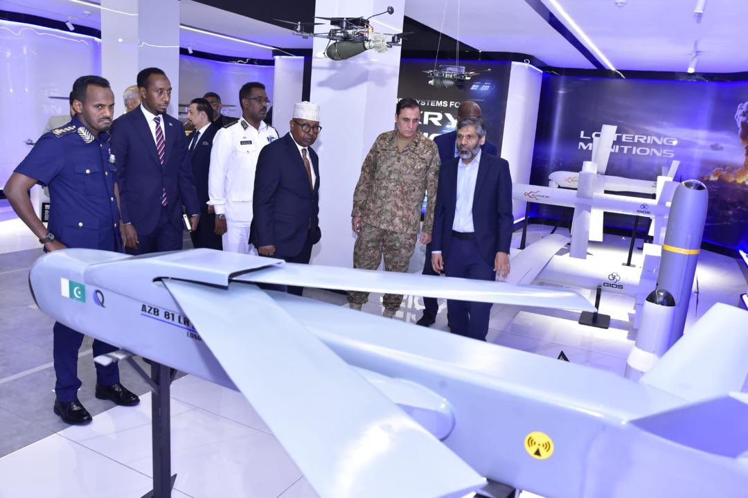 SONNALIVE's tweet photo. Minister of Defence of the Federal Government of #Somalia, H.E. @AhmedMoFiqi, who is on an official visit to the Islamic Republic of Pakistan leading a high-level delegation, today visited the headquarters of Global Industrial & Defence Solutions (GIDS) and the National Defence University (NDU) of #Pakistan.
