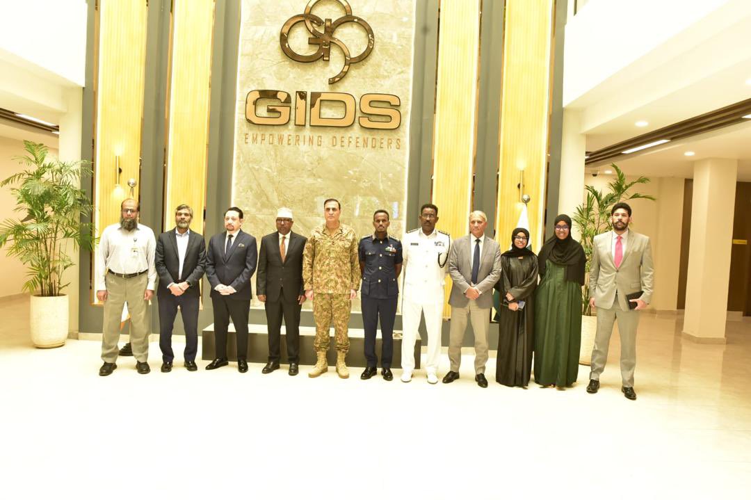 SONNALIVE's tweet photo. Minister of Defence of the Federal Government of #Somalia, H.E. @AhmedMoFiqi, who is on an official visit to the Islamic Republic of Pakistan leading a high-level delegation, today visited the headquarters of Global Industrial & Defence Solutions (GIDS) and the National Defence University (NDU) of #Pakistan.