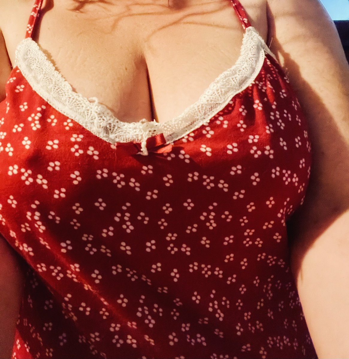NadiaVonX's tweet photo. Happy #hump day #everyone
#holiday #onlyfans #creator #nudes #sellar #milf #canadian #bigtits 

https://t.co/3OxCOZ4xBJ 

Under $5 and tippers get real #special attention https://t.co/z4L9uAVnnL