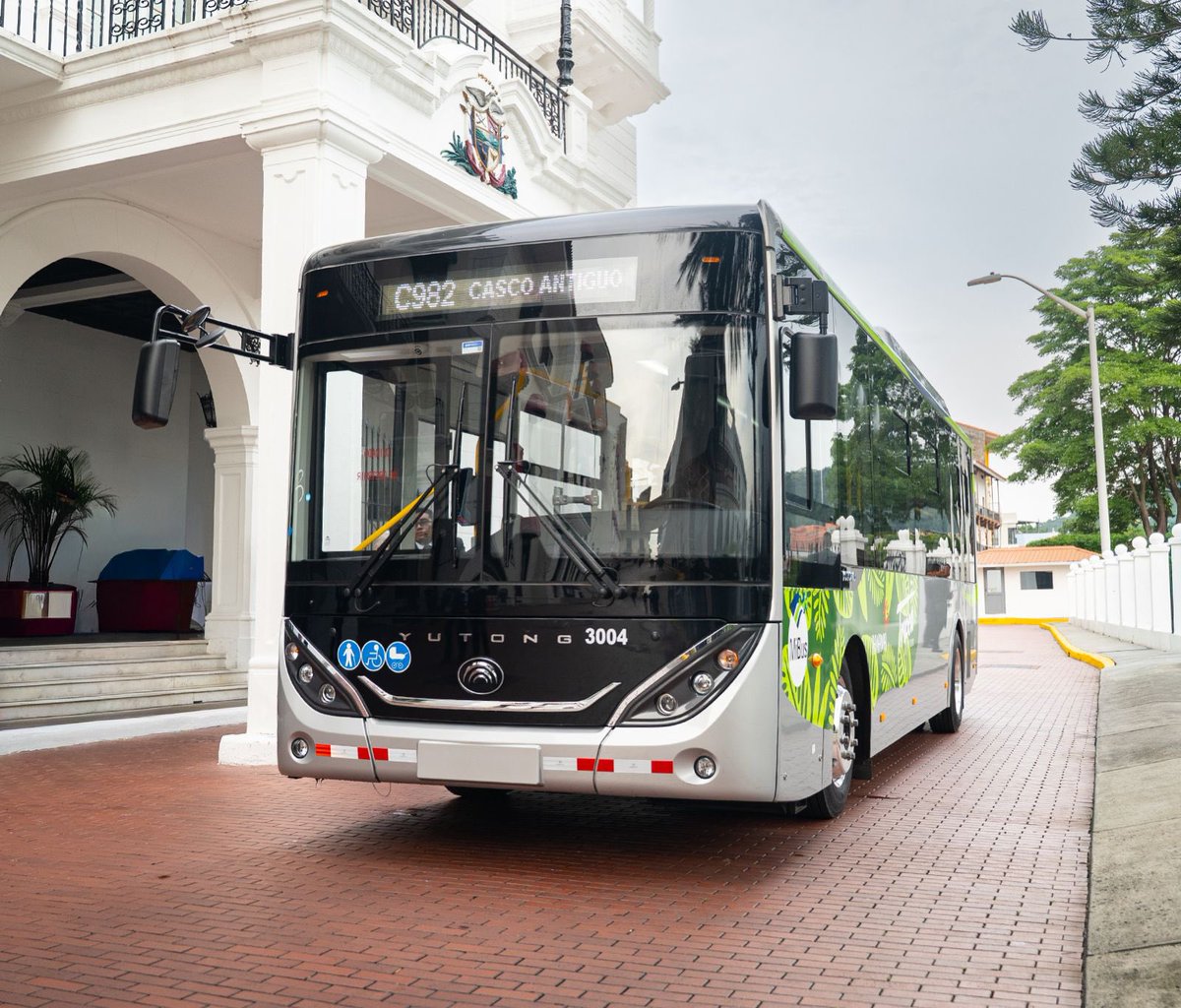 JoseRaulMulino's tweet photo. Hoy entregamos la Primera Ruta Verde de MiBus: 5 buses 100% eléctricos para el Centro Histórico.

Menos ruido, menos contaminación y más facilidad para moverte, trabajar o visitar uno de los lugares más queridos de nuestro país!! https://t.co/WEVJhKhVJJ