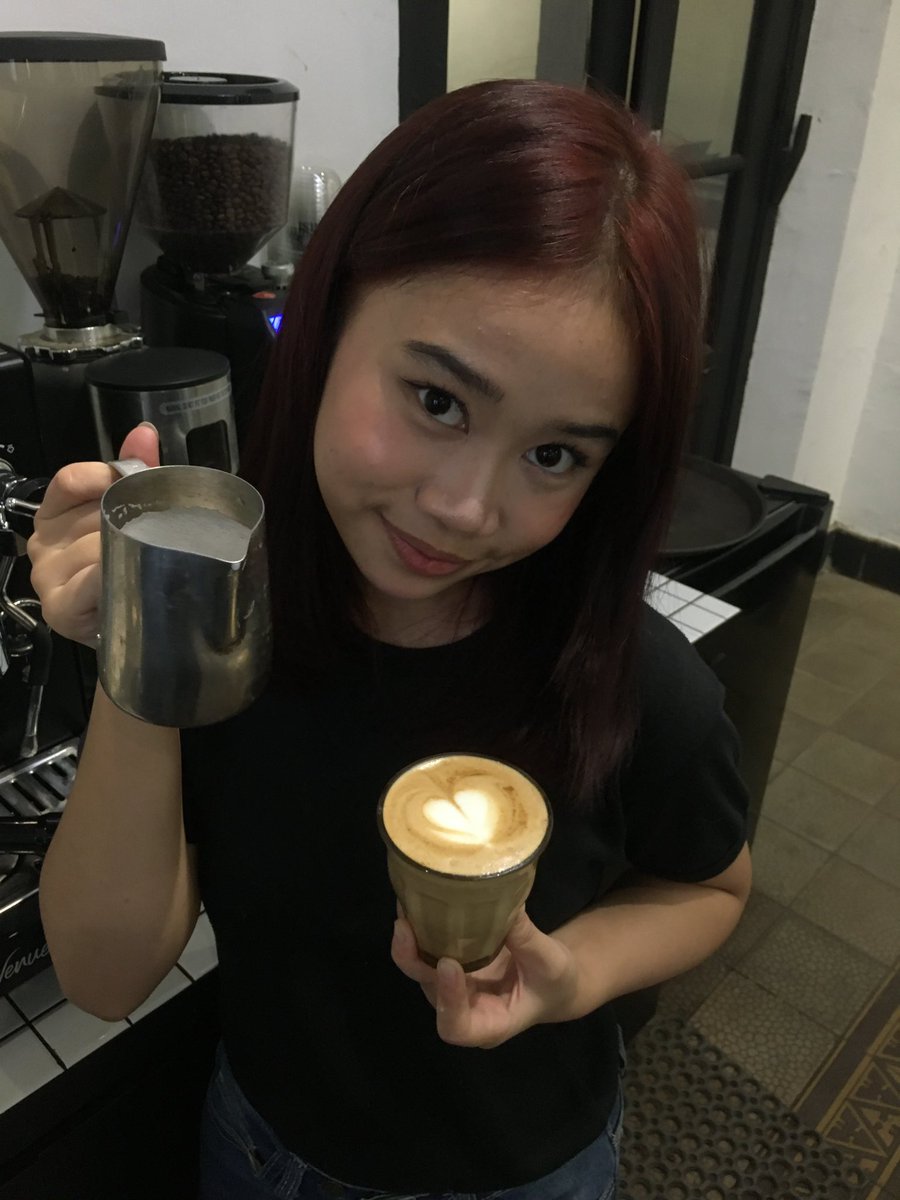 yest1975's tweet photo. gw selalu bersyukur apa yang gw jalanin sekarang, big thanks for samsi udah mau rekrutmen gw ((wlpn gw gada pengalaman sama sekali)) gw disini memang belajar banyak tentang coffee, kehidupan, or perasaan. dari yang gw gabisa pun sekarang bisa “wlpn gw masih bljr smpe skrng” https://t.co/BNFgPfdnWz