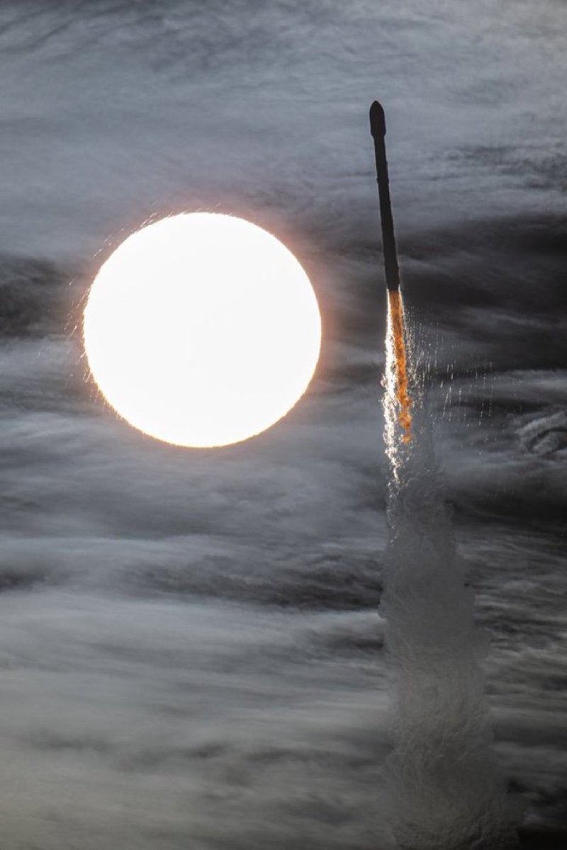 ElonSpaceHub01's tweet photo. SpaceX has completed its 90th Falcon-family launch of 2026 https://t.co/i4K5coAJPZ