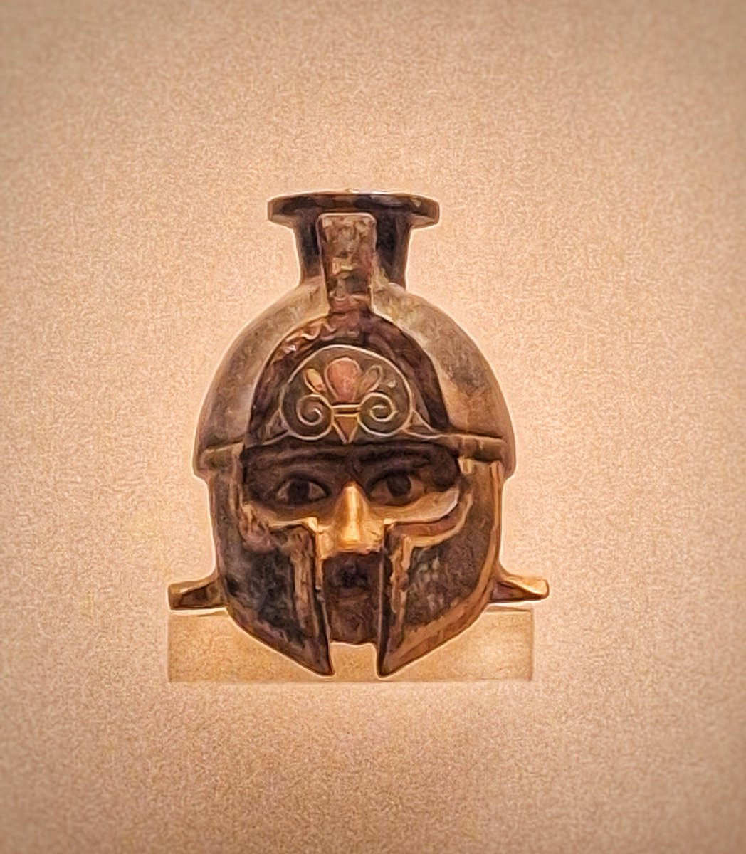 cagataytopcu's tweet photo. Bakarken içimden mırıldanıyordum...

"You′re in the army now,
Oh-oo-oh you're in the army now..." 

#İstanbul #Arkeoloji #Müze #Aryballos #Warrior #Helmet #History #Generalknowledge #Archaeology #StatusQuo #Army https://t.co/GiV1if34nw
