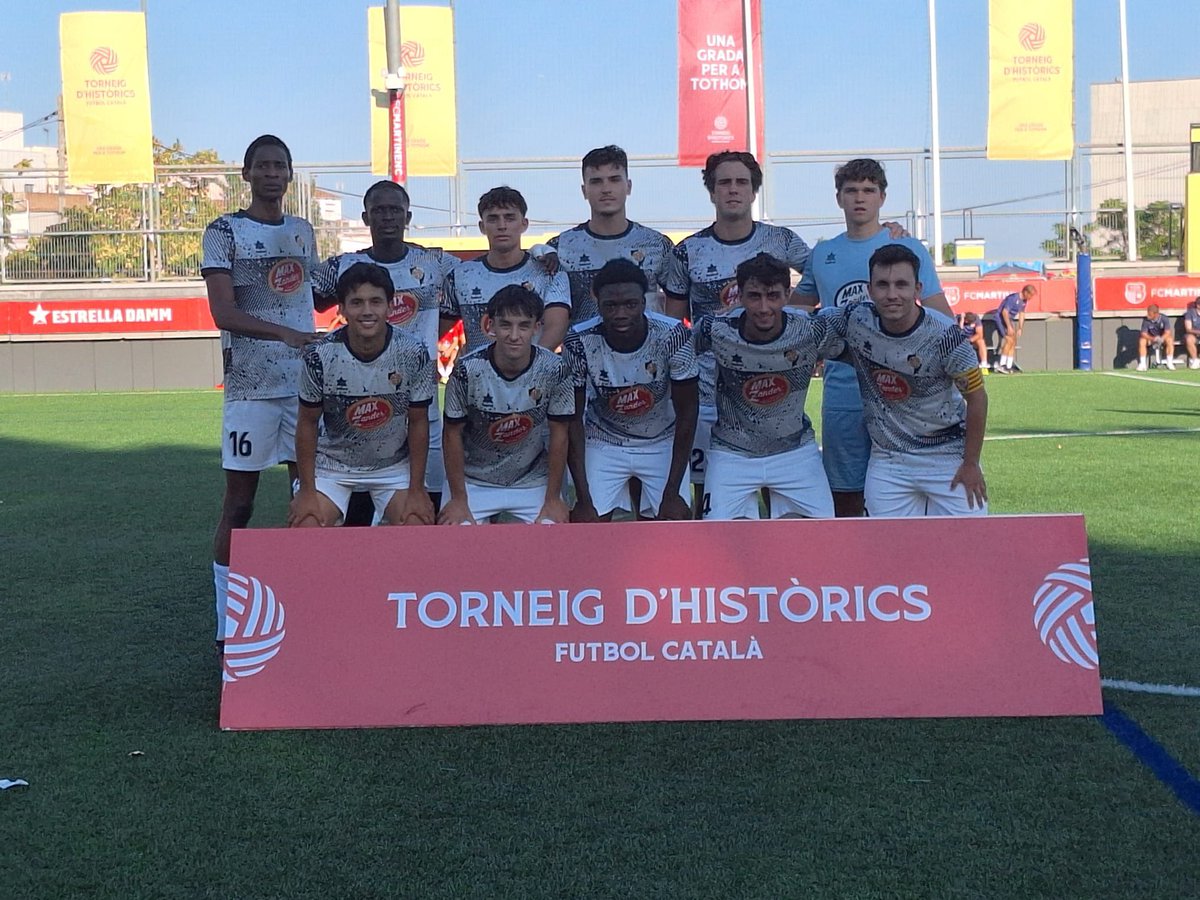 FermnPrietoTru1's tweet photo. Orgulloso de este equipo hoy debuté en el minuto a minuto en el @uahorta contando el paso por els @thistorics jugando como hoy plantando cara a dos equipos de superior de categoría @uesantandreu y @martinenc está temporada en la #LligaElit vamos a disfrutar.
#ForçaHorta ⚫⚪ https://t.co/7RY970mITl