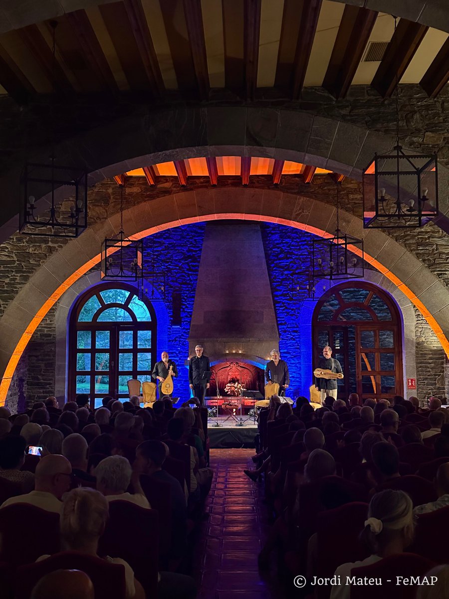 Festival_FeMAP's tweet photo. Així de bé ha anat el concert de La Caccia a Castellciutat! 🪕✨ 
Moltes gràcies a tots els qui us heu acostat a gaudir de la música medieval i de la visita guiada. 🙏🏻🎵

Us deixem un recull de les millors imatges! 📸👇

​#FeMAP2026 #Castellciutat #LaSeudUrgell #MusicaAntiga https://t.co/M0WQtyczJQ