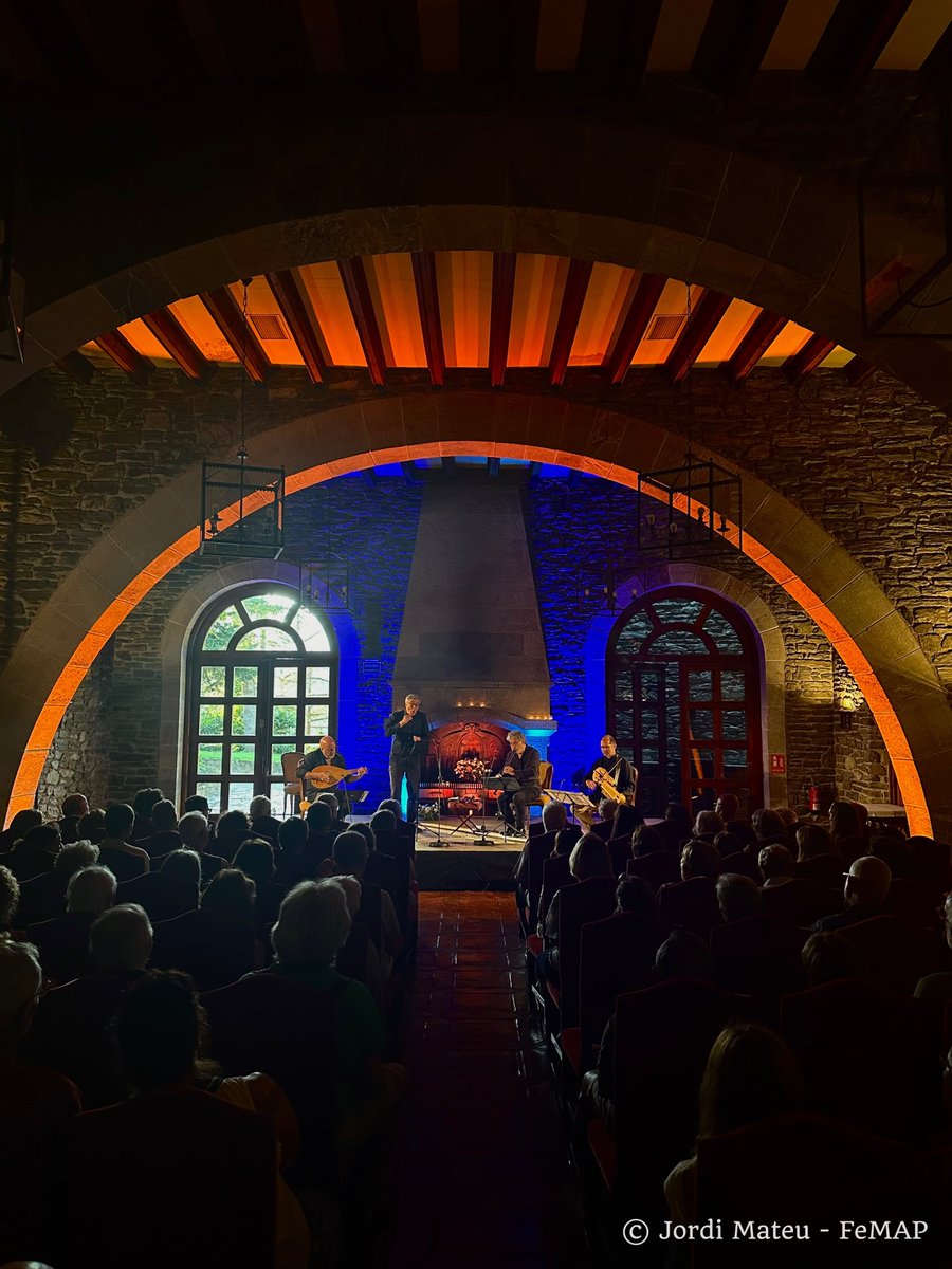 Festival_FeMAP's tweet photo. Així de bé ha anat el concert de La Caccia a Castellciutat! 🪕✨ 
Moltes gràcies a tots els qui us heu acostat a gaudir de la música medieval i de la visita guiada. 🙏🏻🎵

Us deixem un recull de les millors imatges! 📸👇

​#FeMAP2026 #Castellciutat #LaSeudUrgell #MusicaAntiga https://t.co/M0WQtyczJQ