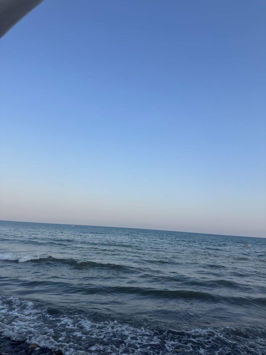 Sewmkurtt's tweet photo. Bir deniz kıyısında … https://t.co/PXKtiS4uul