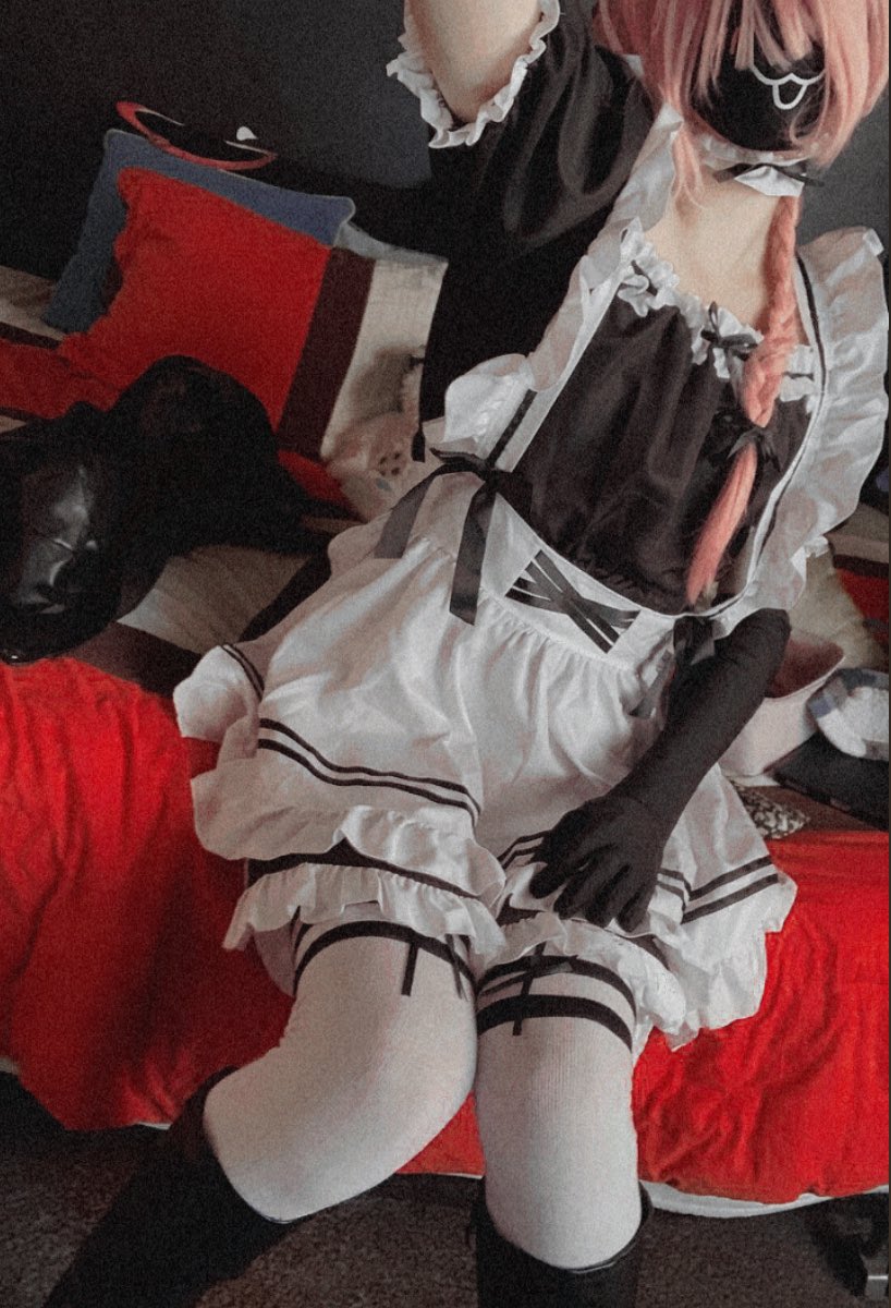 XfemmAleX's tweet photo. Oye bro, Se que una apuesta es una apuesta ¿pero es necesario que me vista así para limpiar tu cuarto? (๑•ૅㅁ•๑)
#femboy #femboymaid https://t.co/DUV6MyXRIW