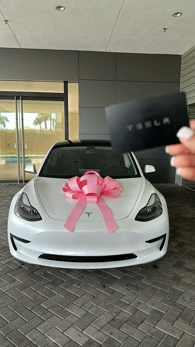 R0cketLover's tweet photo. If you got a free tesla 🚘, would you accept it?

🟢 Yes

🔴 No https://t.co/WfKLQVHhO5