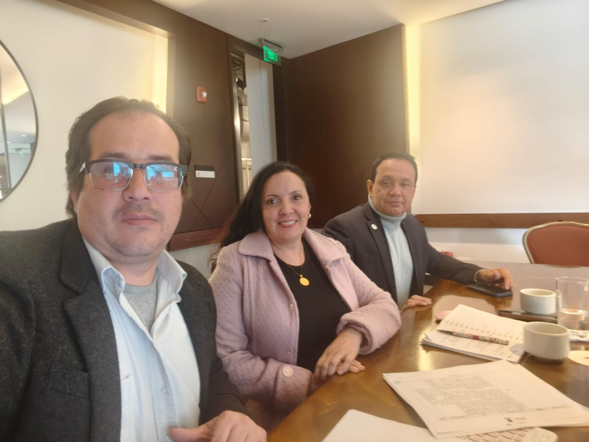 Sindodic's tweet photo. Los negociadores de Sindodic continúan en la Mesa Sectorial de Negociación Distrital con importantes avances. Sindodic siempre adelante ni un paso atrás #SINDODIC #CUTCOLOMBIA #CUTBOGOTA https://t.co/PosYdq1Q1x