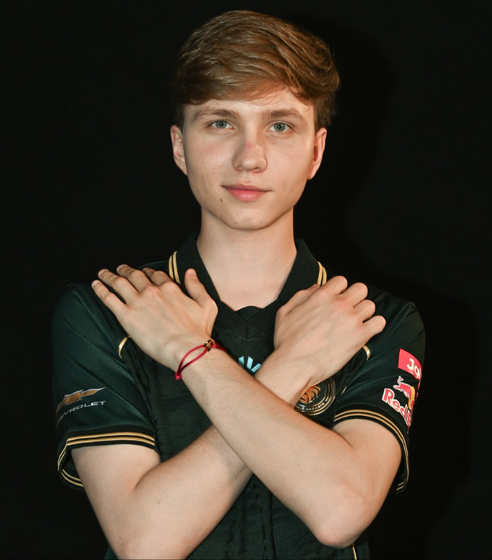 Ozzny_CS2's tweet photo. m0NESY confirmed the rumors about having received an offer from Cloud9 in 2023:

"I remember... in 2023, when in our team... Me, NiKo, and huNter wanted to leave... I got an offer from Cloud9.

And they had a really great roster, and I always had the dream to play in the 2021 NaVi roster."