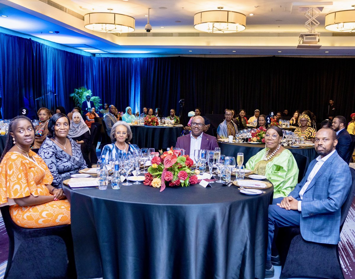 PrimatureRwanda's tweet photo. This evening at Kigali Marriott Hotel, Prime Minister Nsengiyumva hosted a Reception Dinner in honour of participants of the High-Level Launch of the African Academy for Women in Political Leadership.

In his remarks, the Prime Minister underscored Rwanda’s commitment to advancing women’s leadership;

“Our journey has shown us that a nation cannot reach its full potential when half of its population is left behind. This is why, under the leadership of H.E. President Paul Kagame, we have embraced women’s participation and leadership across all sectors of society, not only as a matter of fairness, but as a source of national strength.”
---------------------
Kuri uyu mugoroba, muri Kigali Marriott Hotel, Minisitiri w’Intebe Nsengiyumva yakiriye ku meza abitabiriye umuhango wo gutangiza ku mugaragaro Ishuri Nyafurika ry’Abagore mu Buyobozi bwa Politiki.

Mu ijambo rye, Minisitiri w’Intebe yashimangiye ko u Rwanda rwiyemeje guteza imbere ubuyobozi bw’abagore, yagize ati:

"Urugendo rwacu rwatweretse ko igihugu kidashobora kugera ku bushobozi bwacyo bwose mu gihe kimwe cya kabiri cy’abagituye cyaba cyarasigaye inyuma. Niyo mpamvu, turangajwe imbere na Nyakubahwa Perezida wa Repubulika Paul Kagame, twateje imbere uruhare rw’abagore n’ubuyobozi bwabo mu nzego zose z’ubuzima bw’Igihugu, tutabifata gusa nk’ikibazo cy’uburinganire, ahubwo nk’isoko y’imbaraga zikenewe mu iterambere ry’Igihugu."