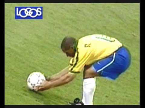 EncuAlianzaLima's tweet photo. Que canción se te viene a la mente cuándo ves este gol? 
Quiero comprobar una teoria https://t.co/ffHkSjVlbr