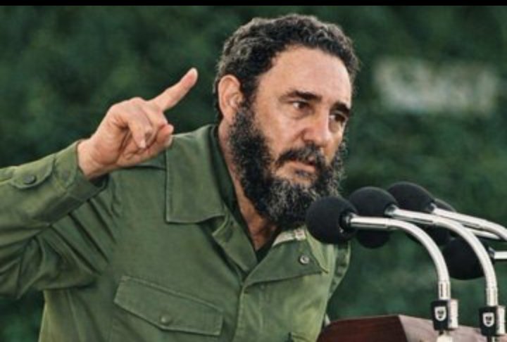 CedenoPazo's tweet photo. Fidel Castro: "Yo no hice revolución para ser ministro, yo no hice revolución para ostentar cargos. (...) Los cargos no me importan". Lo que vale son los principios, es la actitud, es la lealtad. ¡No olvidarlo nunca!
#LatiendoConFidel @JHGcasanova https://t.co/RQ4AmVSAp2